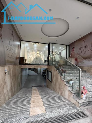 Chính chủ bán toà văn phòng phố Khúc Thừa Dụ 160m2x9T nhỉnh hơn 109 tỷ