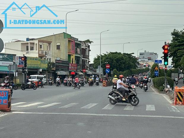 Ngộp Bank chỉ 38 tỷ có Tòa nhà 6 tầng MT Hà Huy Giáp Q12 ngang 14m 280m2 ngay NGÃ 4 GA.