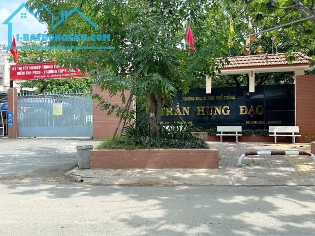 Bán dãy trọ 40 PN MTKD Đ.số 28 ngang 10m 630m2 tiện xây cao tầng gần trường THĐ 50 tỷ.