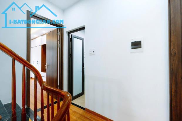 Bán nhà Đồng Tháp ngày Cầu Phùng 42 m2 4 tầng funll đồ giá 4.98 tỷ, ô tô vào nhà.