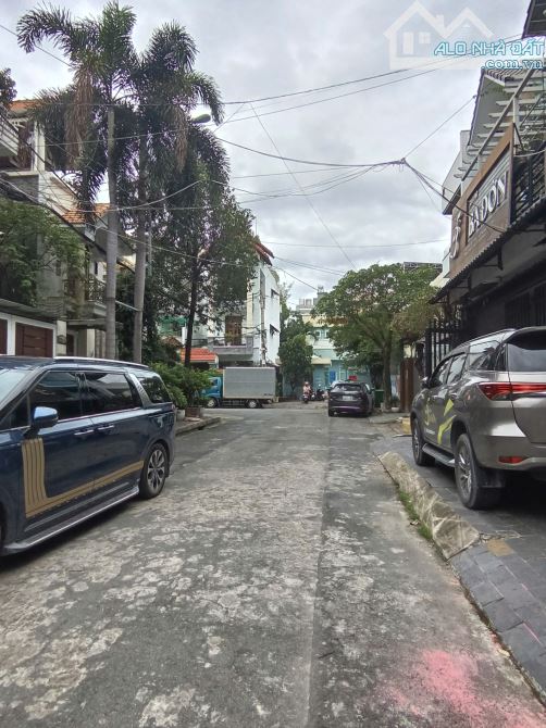 Bán biệt thự khu vip 320 Độc Lập Q.Tân Phú 6x19m nhà 2 lầu giá 17.5 tỷ TL