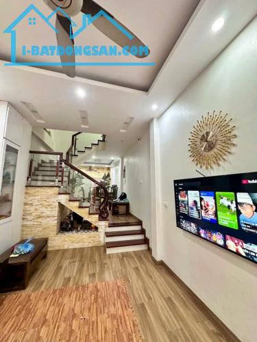 Bán nhà Võng Thị, 37m2 vuông vắn, mặt tiền rộng, 9,4 tỷ
