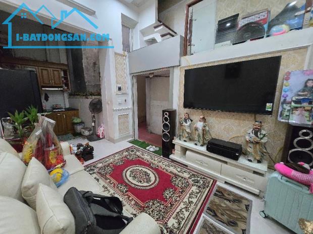PHỐ TÔN ĐỨC -NHÀ ĐẸP Ở NGAY-GẦN PHỐ-4 TẦNG-DT18M-MT 5 M: GIÁ CHỈ 7.3 TỶ
