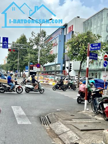 Bán nhà Mặt tiền KD Phan Văn Trị P.Hạnh Thông 110m2 ngang 4.2m giá 19.99 tỷ