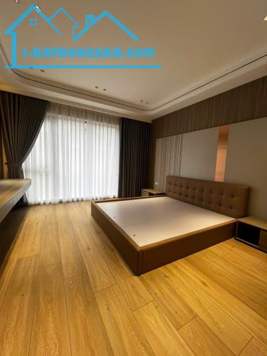 Nhà đẹp hiếm nội thất cao cấp ô tô vào nhà ngõ 12 Phố Sài Đồng DT 52m2 . Giá 17.5 tỷ