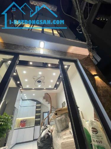 NHÀ ĐẸP Ở LUÔN-VĂN HƯƠNG, LÔ GÓC 3 THOÁNG-5 TẦNG -DT 26M2 -MT 4.2m giá chỉ, 7.5 TỶ