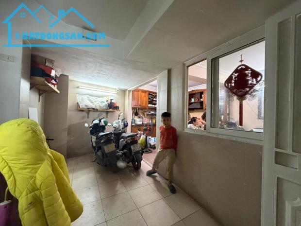 Phan Phù Tiên, diện tích 31m, 5tầng. MT 6.5m. Giá 11tỷ Đống Đa
