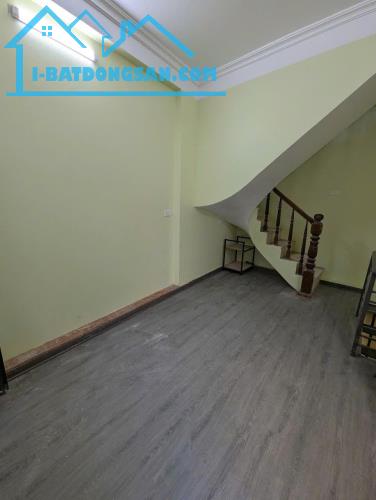 Nhà mặt ngõ 281 Tam Trinh, gần mặt phố, 36m2 MT 3.5m, giá 12.3 tỷ có TL, 0985868893