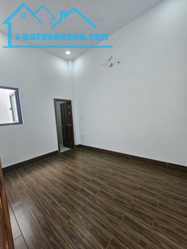 Nhà SHR 2PN, ngay vòng xoay Trường Bình, Cần Giuộc, đường xe hơi
