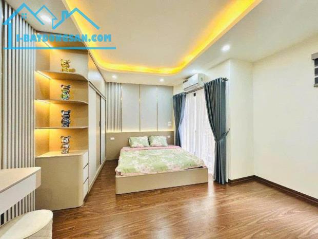 Bán NR 4PN, 4WC, 36m2 chỉ với 8,3 tỷ tại Lạc Long Quân, Xuân La, Tây Hồ, Hà Nội