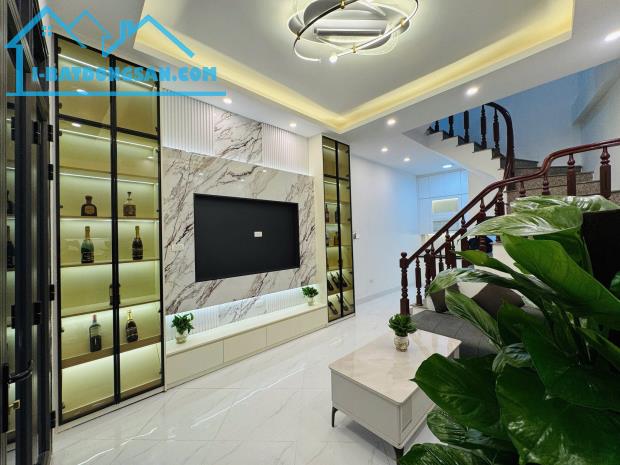 BÁN NHÀ PHỐ HOÀNG MAI GẦN KĐT ĐỀN LỪ, NGÕ THÔNG RẤT GẦN ĐƯỜNG Ô TÔ, 5 TẦNG FULL NỘI THẤT.