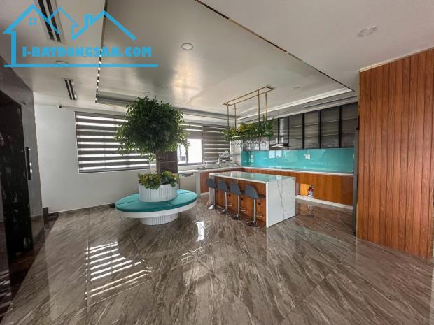Lô góc Tòa nhà văn phòng Vạn Phúc City – Dt 268.6m²(12.8 x 22m) x 6 tầng