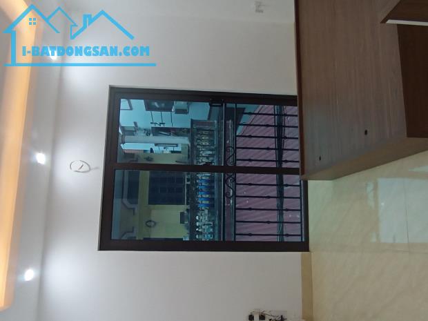 Bám nhà An trái 5 tầng 42 m2 gần dường 3.5 gần KĐT Án Lạc.
