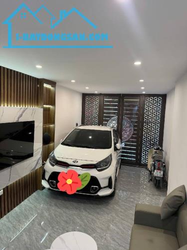 -BÁN NHÀ ĐẸP VIỆT HƯNG Ô TÔ VÀO NHÀ – KHÔNG GIAN SỐNG LÝ TƯỞNG CHO GIA ĐÌNH NHIỀU THẾ HỆ -