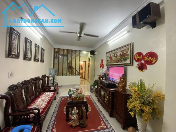 Bán nhà ngõ Thông Phong phố Tôn Đức Thắng,nhà đẹp ở luôn cho thuê cao 32m, 5 tầng, 4.9 tỷ.