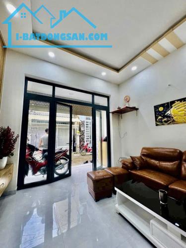 Nhà mới 2 tầng, hẻm ô tô đối diện Celadon, 4.85 tỷ