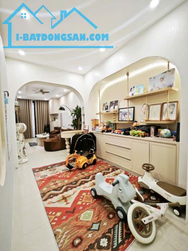 Bán Nhà Minh Khai ( Chợ Mơ) 30m2, nội thất đẹp, giá 7.9 tỷ (TL SÂU)