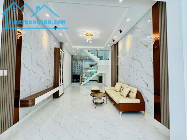Nhà 3 tầng, Hẻm Xe Hơi, Âu Cơ, Tân Bình, 62m2, chỉ 9.x tỷ TL