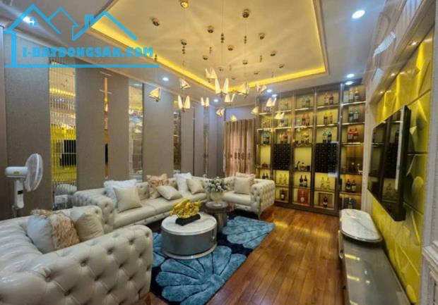 LÊ ẤM – BIỆT THỰ 3 TẦNG HIẾM HÒA XUÂN – 200M2 NGANG 10M – 20 TỶ – CHỐT NHANH