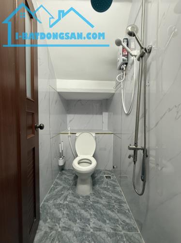 BÁN CĂN HỘ DỊCH VỤ TÔN ĐẢN QUẬN 4 - 4 TẦNG - 60 TR/THÁNG- SÁT ĐH NGUYỄN TẤT THÀNH
