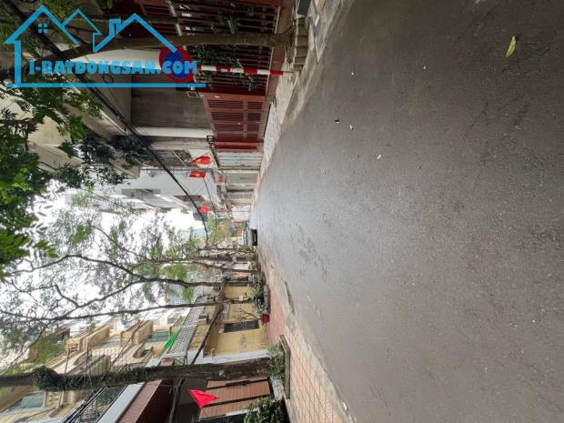 🔥 Bán Nhà Hoàng Cầu, Trước Nhà Ôtô Tránh, Sát Vành Đai 1, DT 65m2, 5 Tầng, Cho Thuê 40Tr