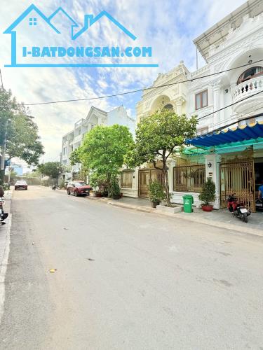 BÁN BIỆT THỰ ĐẸP NHẤT TÂN PHÚ-5 TẦNG- 6 PHÒNG NGỦ-ĐƯỜNG THÔNG THOÁNG-GỌI CHO EM