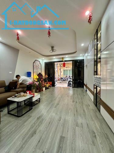 Bán Nhà Phố Đại La, phân lô oto tránh, kinh doanh, vỉa hè, gara - 50m2 x 6 tầng thang máy