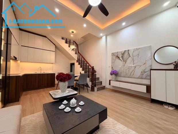 🔥 Bán Nhà Ngọc Khánh, Lõi Ba Đình, Hàng Xóm Vin Giảng Võ, DT 30m2, 4 Tầng, Giá 9 Tỷ