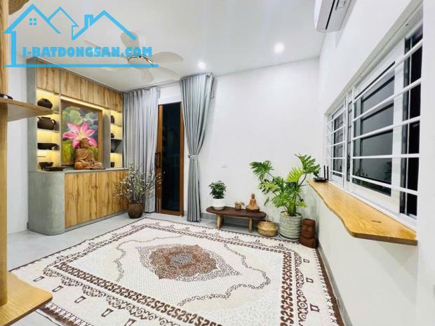Bán căn hộ mặt phố Chợ Hàng Da - lô góc - sổ 40m2 - DTSD 60m2 x 2 ngủ, cho thuê homestay