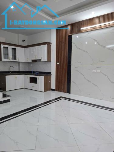 BÁT KHỐI. BÁN NHÀ ĐẸP .MỚI KOONG. 5 TÂNG. Giá 6.4..TỶ