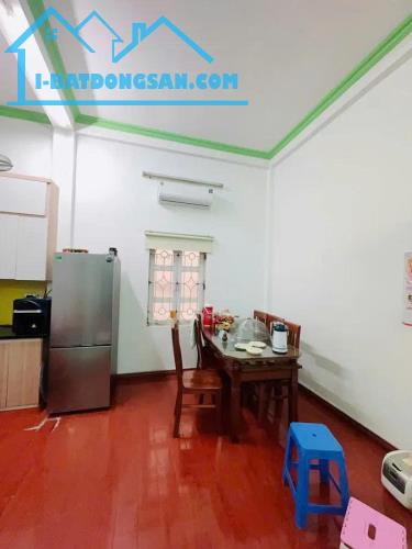 Hiếm nhà 3 tầng mặt phố Tô Hiệu, 60m2, mặt tiền rộng 3.5m, vị trí đẹp, kinh doanh sầm uất,