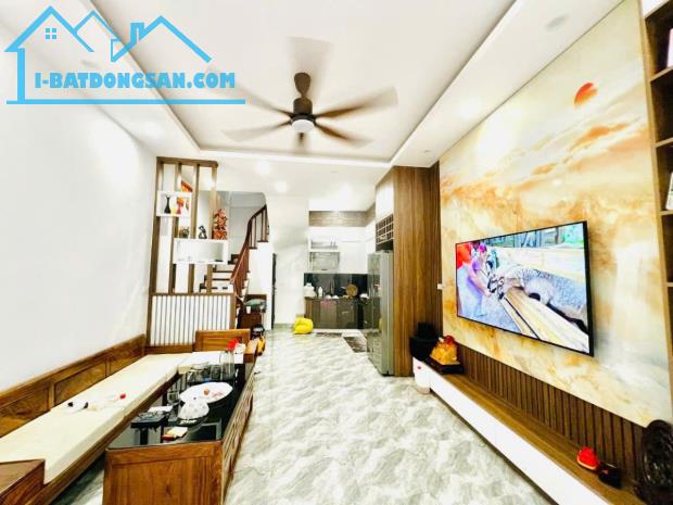 Nhà Mới Phố Hồng Mai 35M2 5T MT 4.2M Ô Tô Đỗ Cửa, Hai Thoáng Trước Sau Giá 9.7 Tỷ