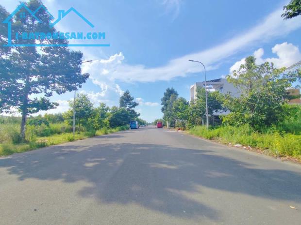 Bán Nền 100m² Giá Tốt - Mặt Tiền Lộ Lớn 28m - Đường A4 - KDC Tân Phú.