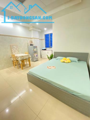 Bán nhà Nguyễn Hồng Đào, hẻm xe hơi,70m, 5 tầng, đủ tiện ích, an ninh, chỉ 12.x tỷ. Hiếm