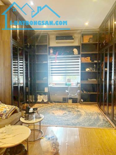 Bán nhà 2 lầu (8.2x22m) căn góc 2 mặt tiền Đường số 43 P. Tân Quy Quận 7