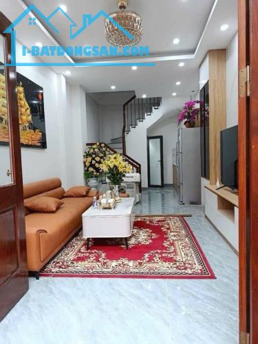 BÁN NHÀ ĐÀM QUANG TRUNG . 5 TÂNG. 35M. HƠN 6 .TỶ