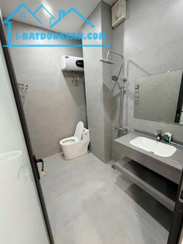 Bán nhà 3 tầng, xây mới ngay sau 1 nhà mặt đường Lê Lợi