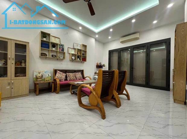 QUẢNG AN – LÔ GÓC 3 MẶT THOÁNG – VỊ TRÍ LÀM HOMESTAY CAO CẤP RẤT HỢP