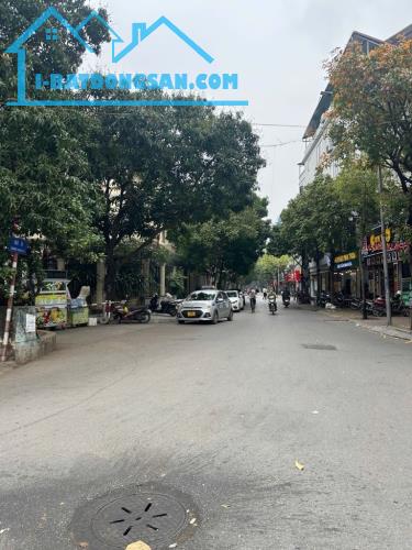 Nhà cũ bán đất Xuân La – 63m – ô tô vào nhà – dòng tiền sẵn giá 13,79 tỷ