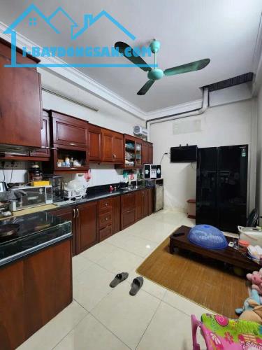 Hiếm nhà đẹp 5 tầng mặt phố Hoàng Công, 50m2, mặt tiền rộng 3.4m, vị trí đẹp, kinh doanh,