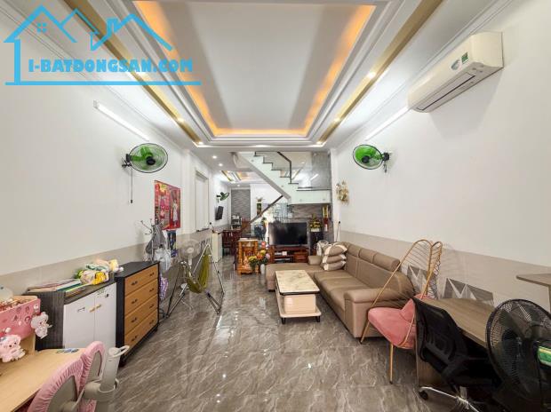 BÁN NHÀ 1T1L MẶT TIỀN KDC CỔNG SAU CTY POUCHEN (P. HOÁ AN)-GIÁ 3,950 TỶ