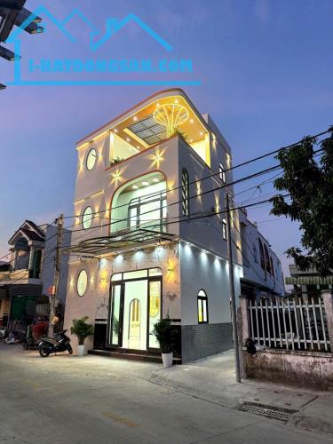 Nhà 2Lầu đúc, Góc 2MẶT TIỀN - BỜ KÈ RẠCH CÁI SƠN (Gần sát chợ An Bình, view cực kì đẹp)