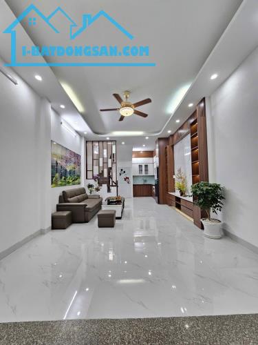 NHÀ MỚI PHỐ LẠC LONG QUÂN – 6 NGỦ – KHE THOÁNG 80CM – OTO CÁCH 20M – VỪA Ở VỪA CHO THUÊ