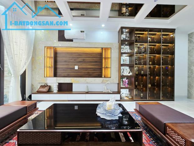 NHÀ ĐẸP PHỐ NHẬT CHIÊU – GẦN HỒ TÂY – 6 NGỦ – KHE THOÁNG SAU NHÀ 80CM