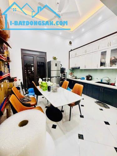 Giá Đầu Tư, Nhà Dân Xây Ngõ Quỳnh 62M2 4T MT 4.3M Ngõ Thông Tặng Full Nội Thất Giá 12.5 Tỷ