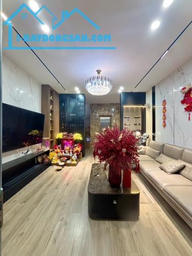 Bán nhà phố Khương Trung,P Khương Trung, gần Ô tô , thang máy,KD, 65m,Mt5.2, 14.2 tỷ.