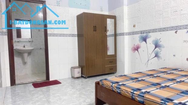 Bán nhà trọ, căn hộ dịch vụ Tân Phú, đường Dương Đức Hiền, 250m2, 4 tầng, 150 triệu/tháng