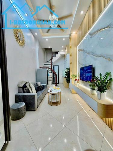 Bán Nhà Phố Bạch Mai, đầu Phố Huế - Sổ đỏ 18m2 x 4 Tầng 3 ngủ đầy đủ nội thất, Giá 5 Tỷ