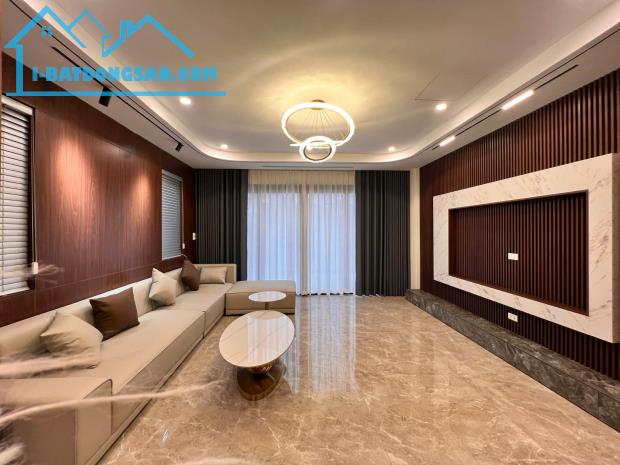 BÁN GẤP NHÀ PHỐ NGUYỄN VĂN CỪ 71M, 6T THANG MÁY, GARA Ô TÔ, FULL NỘI THẤT. GIÁ 17.2 TỶ
