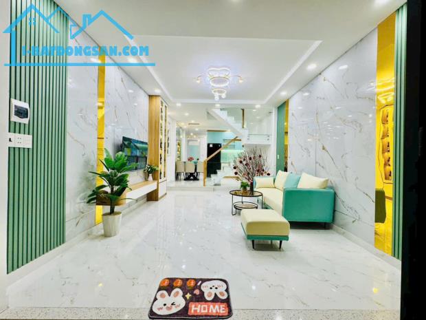 Bán GẤP nhà Nguyễn Đình Khơi P4 Tân Bình, 51m2, Hxh, 4 tầng, giá 5,6 tỷ có TL